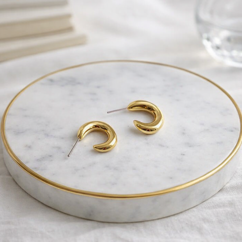 Solenne Minimalist Curve Earrings