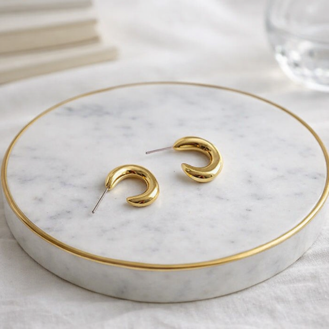Solenne Minimalist Curve Earrings